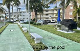 Appartement – Hallandale Beach, Floride, Etats-Unis. $290,000