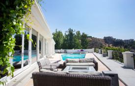 Villa – Los Angeles, Californie, Etats-Unis. 9,700 € par semaine