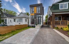 5 pièces maison en ville à East York, Canada. C$1,672,000
