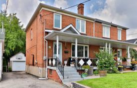 Maison mitoyenne – York, Toronto, Ontario,  Canada. C$1,040,000
