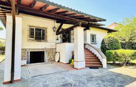 5 pièces villa 381 m² à Pietrasanta, Italie. 1,350,000 €