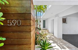 Maison en ville – Miami Beach, Floride, Etats-Unis. $2,450,000