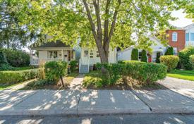 2 pièces maison en ville à East York, Canada. C$1,007,000