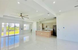 Maison en ville – Cape Coral, Floride, Etats-Unis. $409,000