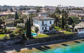 Villa – Desenzano del Garda, Lombardie, Italie. Price on request