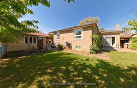 11 pièces maison en ville à Scarborough, Canada. C$1,417,000