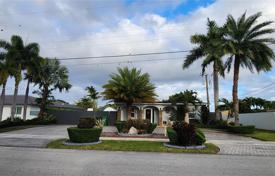 Maison en ville – Miami, Floride, Etats-Unis. $796,000