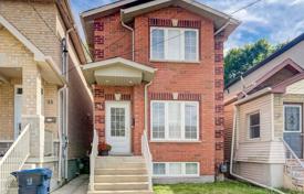 Maison en ville – East York, Toronto, Ontario,  Canada. C$1,168,000