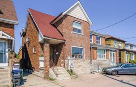 Maison en ville – Pape Avenue, Toronto, Ontario,  Canada. C$1,138,000