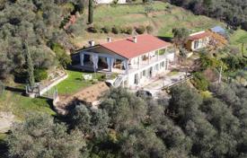 5 pièces villa 270 m² à Massarosa, Italie. 850,000 €