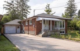 9 pièces maison en ville à Scarborough, Canada. C$1,523,000