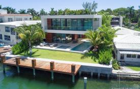 7 pièces villa 555 m² à Miami Beach, Etats-Unis. $12,500,000