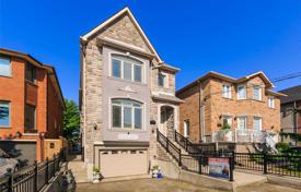 3 pièces maison en ville en York, Canada. C$2,203,000