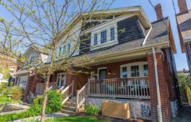 3 pièces maison mitoyenne à East York, Canada. C$1,140,000