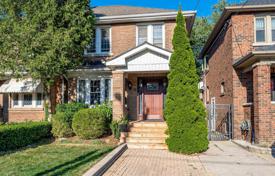 Maison mitoyenne – East York, Toronto, Ontario,  Canada. C$1,150,000