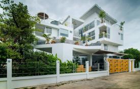 6 pièces maison en ville 500 m² en Pattaya, Thaïlande. $860,000