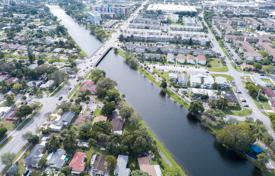 Maison en ville – North Miami Beach, Floride, Etats-Unis. $567,000