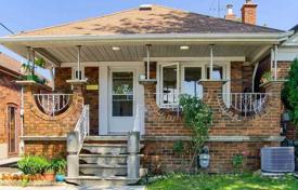 3 pièces maison en ville en York, Canada. C$1,018,000