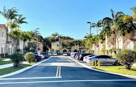 Maison en ville – Doral, Floride, Etats-Unis. $415,000