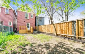 10 pièces maison en ville à Old Toronto, Canada. C$2,334,000