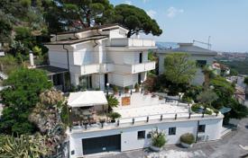8 pièces villa 365 m² à Loano, Italie. Price on request