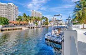 Maison en ville – North Miami Beach, Floride, Etats-Unis. $2,995,000