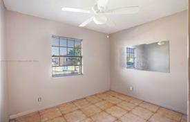 Maison en ville – North Lauderdale, Broward, Floride,  Etats-Unis. $375,000