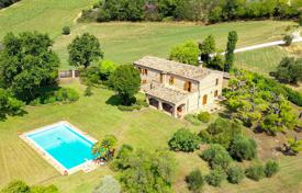 16 pièces villa 450 m² en Marche, Italie. 990,000 €
