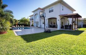 Villa – Pinecrest, Floride, Etats-Unis. $2,460,000