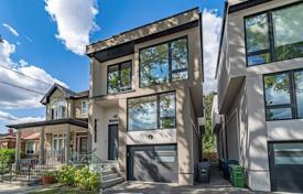 4 pièces maison en ville à Etobicoke, Canada. C$1,913,000