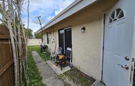 Maison en ville – North Lauderdale, Broward, Floride,  Etats-Unis. $375,000