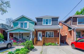 Maison en ville – East York, Toronto, Ontario,  Canada. C$1,179,000