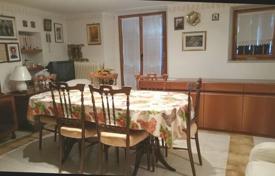 7 pièces maison en ville 330 m² à Buje, Croatie. 360,000 €