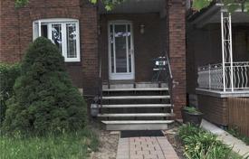 Maison mitoyenne – York, Toronto, Ontario,  Canada. C$1,097,000