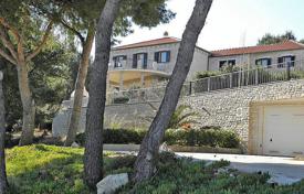 Villa – Brač, Comté de Split-Dalmatie, Croatie. 1,000,000 €