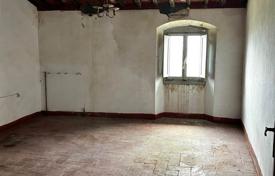 6 pièces villa 400 m² à Reggello, Italie. 390,000 €