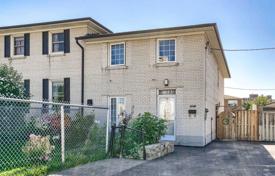 5 pièces maison mitoyenne à North York, Canada. C$1,007,000