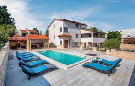 Maison en ville – Premantura, Comté d'Istrie, Croatie. 1,300,000 €