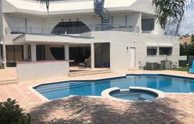 Villa – Hallandale Beach, Floride, Etats-Unis. $2,490,000