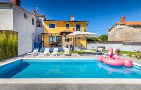 Maison en ville – Pula, Comté d'Istrie, Croatie. 470,000 €