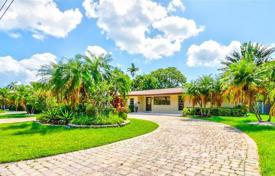 Maison de campagne – Hallandale Beach, Floride, Etats-Unis. $1,490,000
