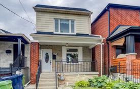 5 pièces maison en ville en York, Canada. C$1,376,000