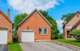 6 pièces maison en ville à Scarborough, Canada. C$1,054,000