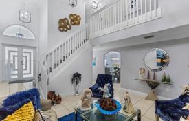 Maison en ville – Hialeah, Floride, Etats-Unis. $800,000