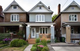 Maison en ville – East York, Toronto, Ontario,  Canada. C$1,035,000