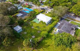 Maison en ville – North Miami, Floride, Etats-Unis. $690,000