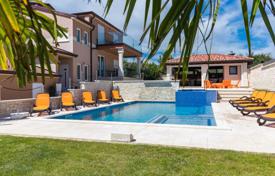 Maison en ville – Pula, Comté d'Istrie, Croatie. 1,236,000 €