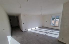 2 pièces appartement dans un nouvel immeuble 64 m² à Umag, Croatie. 295,000 €