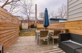 3 pièces maison mitoyenne à East York, Canada. C$1,386,000