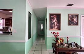 3 pièces maison en ville 131 m² à Hialeah, Etats-Unis. $595,000